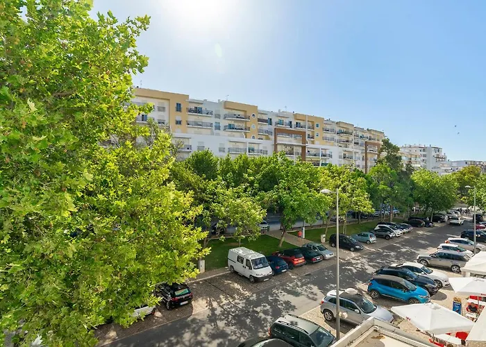 Warm Yellow 公寓 *