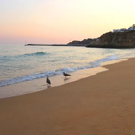 Warm Yellow Appartement Albufeira