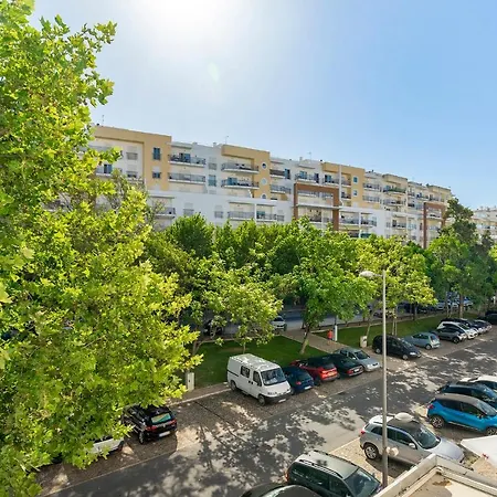Warm Yellow Appartement *